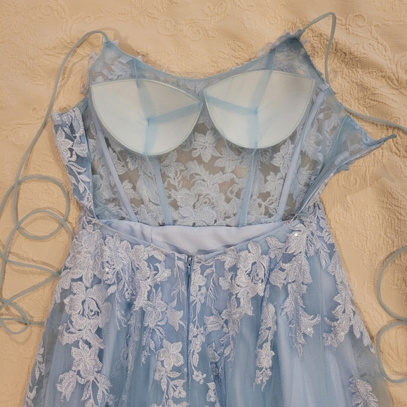 Prom or Homecoming Dress - Picture 5 of 16